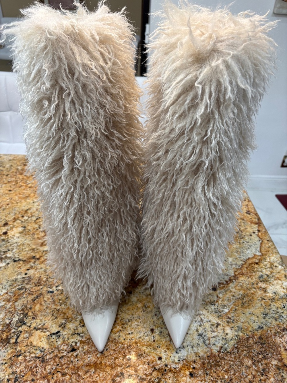 Brand New Steve Madden Icon Boots - Off-White Faux Fur / Never Worn - Picture 1 of 6